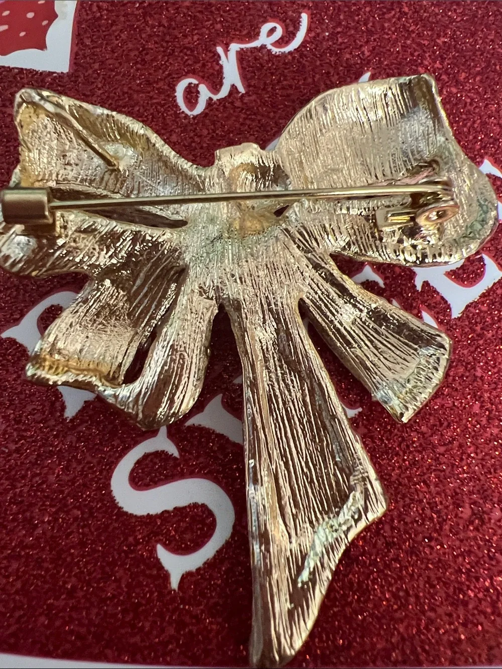 Source Unknown Gold Bow Brooch with Pearls and Iridescent Crystals